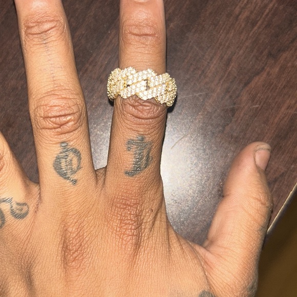 Diamond Prong Gold Ring - Picture 3 of 4